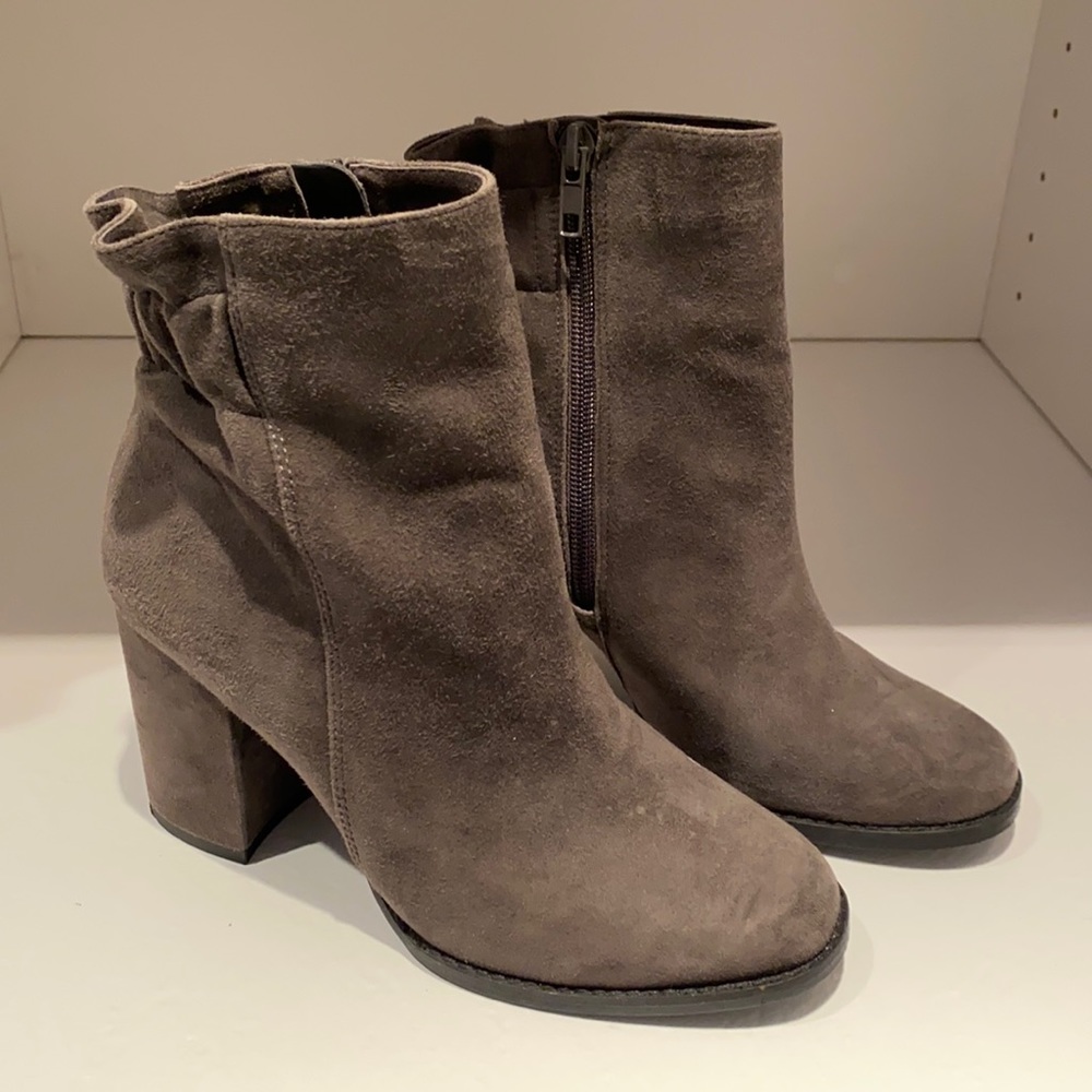 Arturo Chiang gray booties